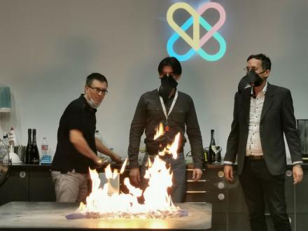 Csőrös maszk könyv