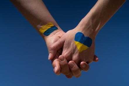 Ukrán kezek segély