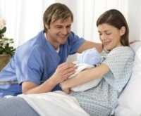 újszülött és szülők a kórházban, szülés, kórház
